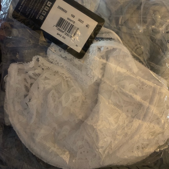 36DD Bra! New in packaging with tags! - Picture 2 of 3